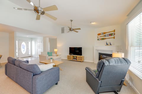2 Mi to Bethany Beach: Home w/ Furnished Deck House in Bethany Beach