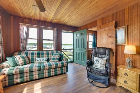 Beach & Dock Access! Cabin 7 on Upper Peninsula House in Michigan