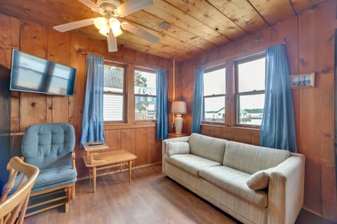 On Lake Huron: Pet-Friendly Cabin 10 in Cedarville House in Michigan
