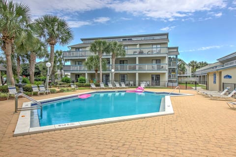 Steps to the Beach: PCB Condo w/ Balcony! Apartment in Lower Grand Lagoon