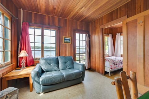 Les Cheneaux Islands Retreat 2: Boat, Fish & Swim House in Michigan