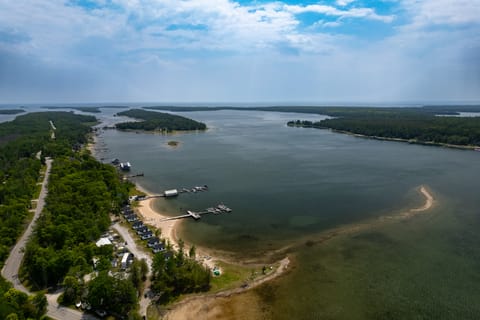 Les Cheneazu Island Hideaway 5 w/ Community Perks! House in Michigan