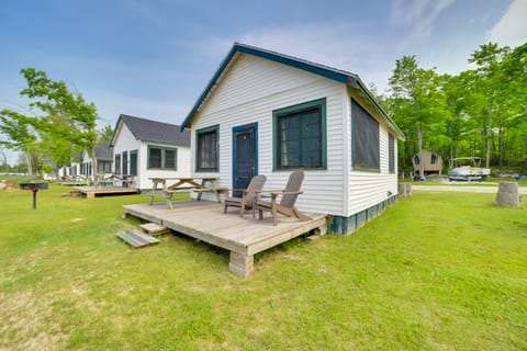 Beach & Dock Access! Cabin 6 in Cedarville Resort House in Michigan