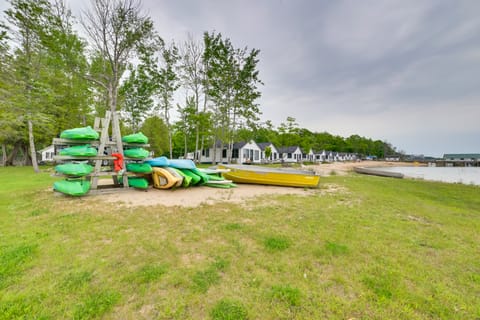 Beach Access & Water View! Cabin 11 on Lake Huron House in Michigan
