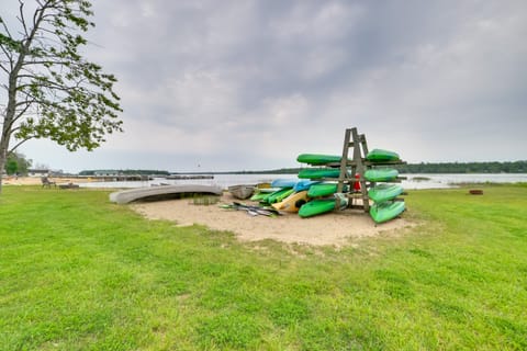 Water-View Deck! Cabin 4 on Les Cheneaux Islands House in Michigan