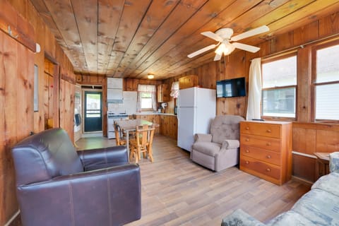 Cabin 8 on Lake Huron in Les Cheneaux Islands! House in Michigan