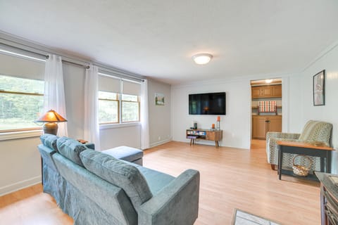 16 Mi to Clear Lake State Park: Secluded Cabin House in Michigan