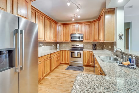 2 Mi to Angel Fire Resort: Luxury Condo w/ Balcony Apartment in Angel Fire