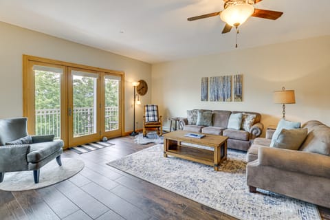 2 Mi to Angel Fire Resort: Luxury Condo w/ Balcony Apartment in Angel Fire