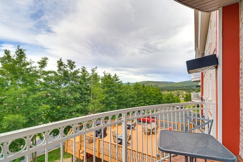 2 Mi to Angel Fire Resort: Luxury Condo w/ Balcony Apartment in Angel Fire