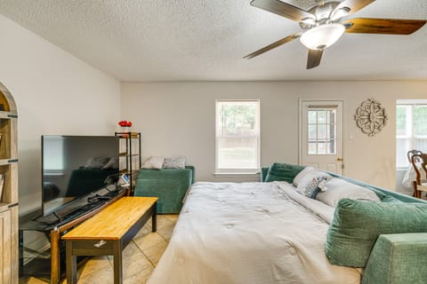 1 Mi to Denton Square: Family Home w/ Fenced Yard! House in Lake Lewisville