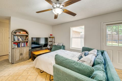 1 Mi to Denton Square: Family Home w/ Fenced Yard! House in Lake Lewisville