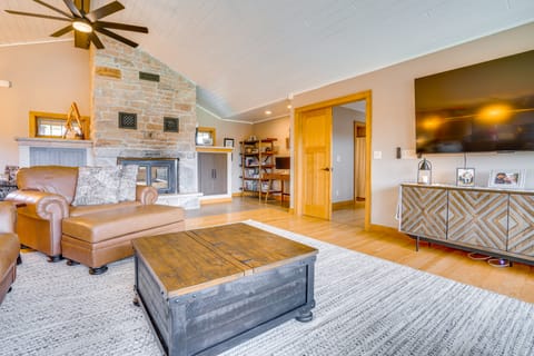 Hot Tub & Trail Access: Spacious Stockholm Retreat House in Lake Pepin