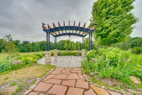 On 30 Acres w/ Trails & Garden: Stockholm Cabin! Apartment in Lake Pepin