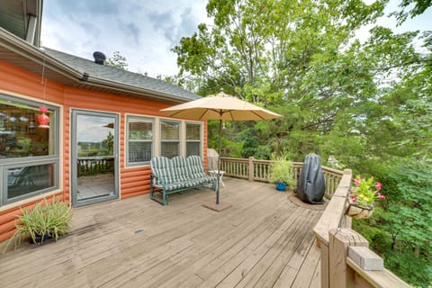 Decks & Views: Spacious Cabin Near Table Rock Lake House in Shell Knob