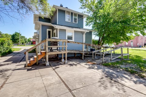 1 Mi to UNL: Group Getaway w/ Game Area House in Lincoln