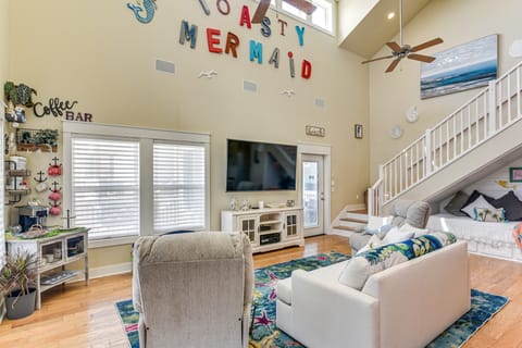 2 Blocks to Shore: Crystal Beach House w/ Yard! House in Bolivar Peninsula