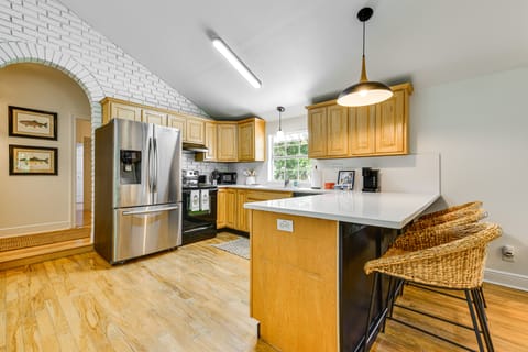 Home 2 Mi to Beach & Old Town Bay St Louis! Cottage in Bay Saint Louis