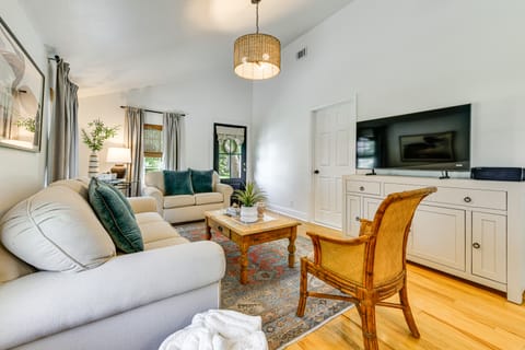 Home 2 Mi to Beach & Old Town Bay St Louis! Cottage in Bay Saint Louis