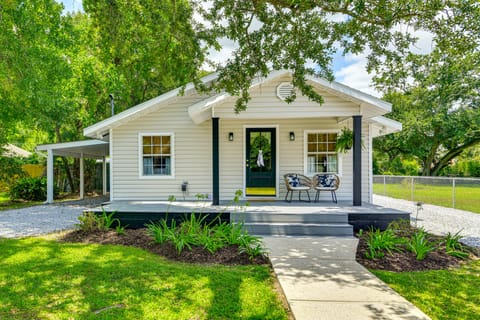 Home 2 Mi to Beach & Old Town Bay St Louis! Cottage in Bay Saint Louis