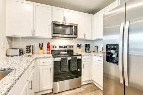 2 Mi to Shore: Newly Built Surfside Beach Gem Apartment in Surfside Beach