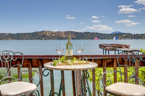 Shared Boat Dock at Clear Lake Couple’s Retreat House in Lucerne