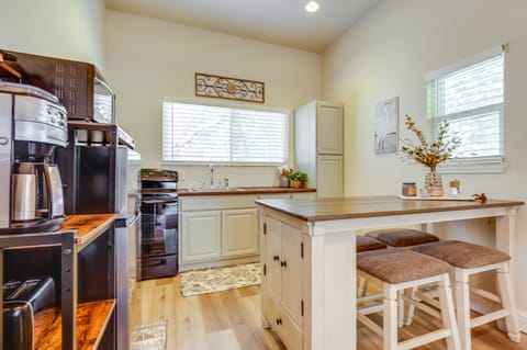 Clear Lake Getaway w/ Dock Access & Shared Yard! Apartment in Lucerne