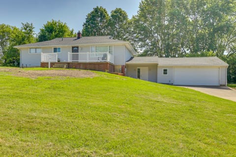 Fish, Hike & Golf: Leisurely Navarre Home w/ Yard! House in Ohio