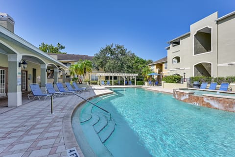 Saltwater Pool + 4 Mi to Beach: Clearwater Condo! Apartment in Florida