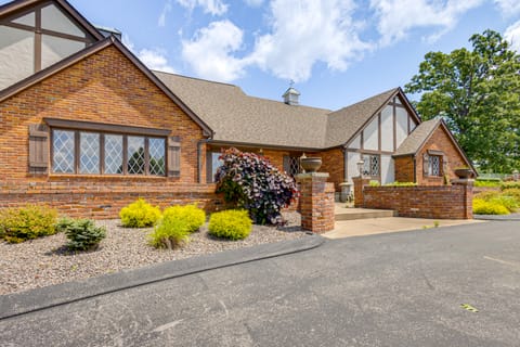 Gated 35-Acre De Soto Estate: Pool, Lake & Patio! House in Ozark Mountains