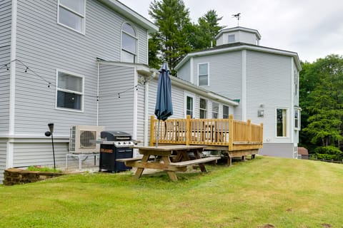 4 Mi to Beach & Lake: Spacious Home in Chestertown House in Capital District, NY, USA