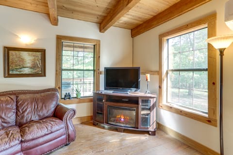 Trails & Creek On-Site: Ozarks Retreat on 23 Acres House in Arkansas