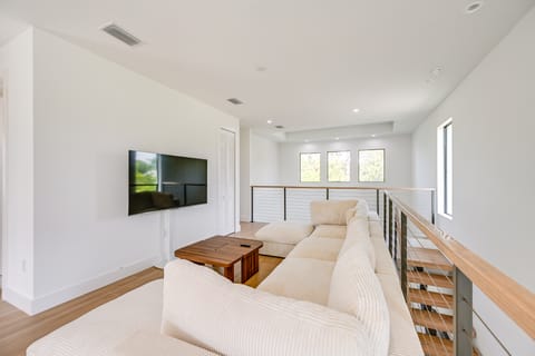 3 Mi to Naples Beach: Luxurious Home w/ Pool! House in East Naples