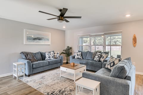 Home 12 Mi to Gulf Shores Beach & Boardwalk! House in Foley