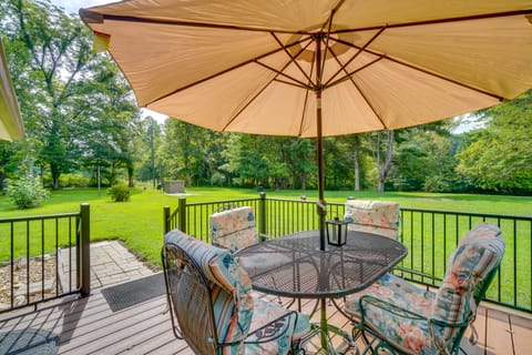 Riverfront Cabin - 6 Mi to Great Smoky Mtns NP! House in Sevier County