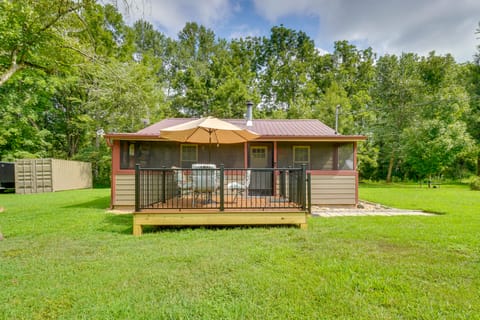 Riverfront Cabin - 6 Mi to Great Smoky Mtns NP! House in Sevier County