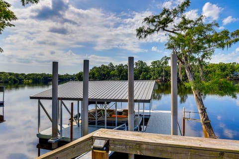 Suwannee River Retreat: Dock & Screened Porch! House in Florida