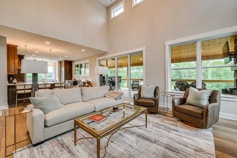 14 Mi to Mammoth Cave NP: Spacious Family Home House in Nolin Lake