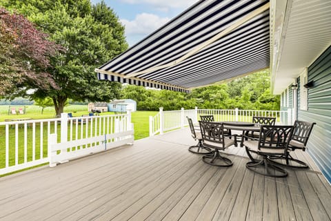 Getaway on 1/2 Acre w/ Deck in Georgetown House in Sussex County