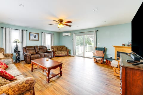 Getaway on 1/2 Acre w/ Deck in Georgetown House in Sussex County