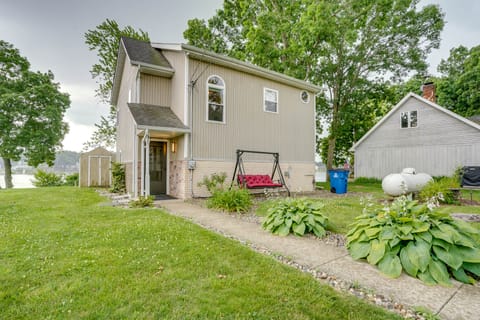 Game Room & Outdoor Fun - Gilead Lake Getaway! House in Michigan