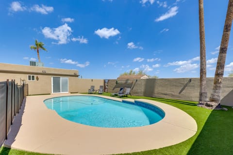 Home Near El Conquistador Golf: Hot Tub + Mtn View House in Casas Adobes