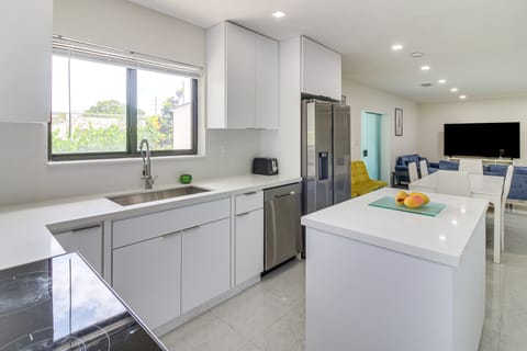 5 Mi to Beach: Group Getaway w/ Yard in Miami House in South Miami