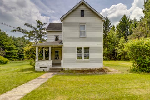 Pet-Friendly Smithmill Retreat w/ Yard! House in Allegheny River