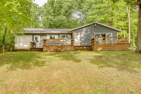 Lakefront Home w/ Deck: Central Michigan Escape! Cottage in Michigan