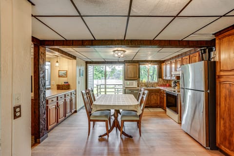 Lakefront Home w/ Deck: Central Michigan Escape! Cottage in Michigan