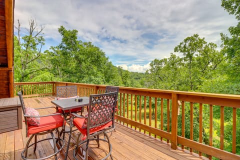3,000 Sq Ft + Game Room: Ozarks Serenity Cabin! House in Buffalo River