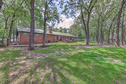 Home w/ Lake Texoma View, Game Room & Bar House in Lake Texoma