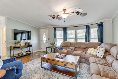 Outdoor Kitchen + Hot Tub: Table Rock Lake House House in Table Rock Lake