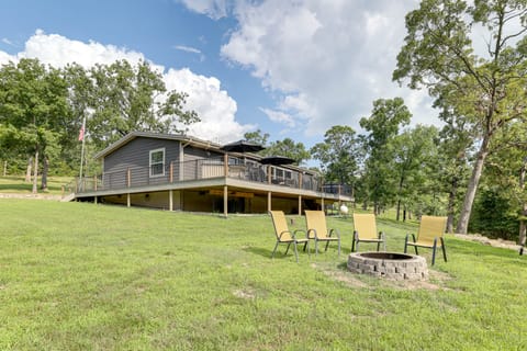 Outdoor Kitchen + Hot Tub: Table Rock Lake House House in Table Rock Lake